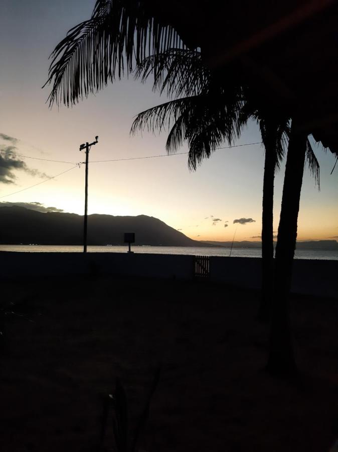Pe Na Areia, Casa Na Praia De Frente Para O Mar Florianópolis Exterior foto