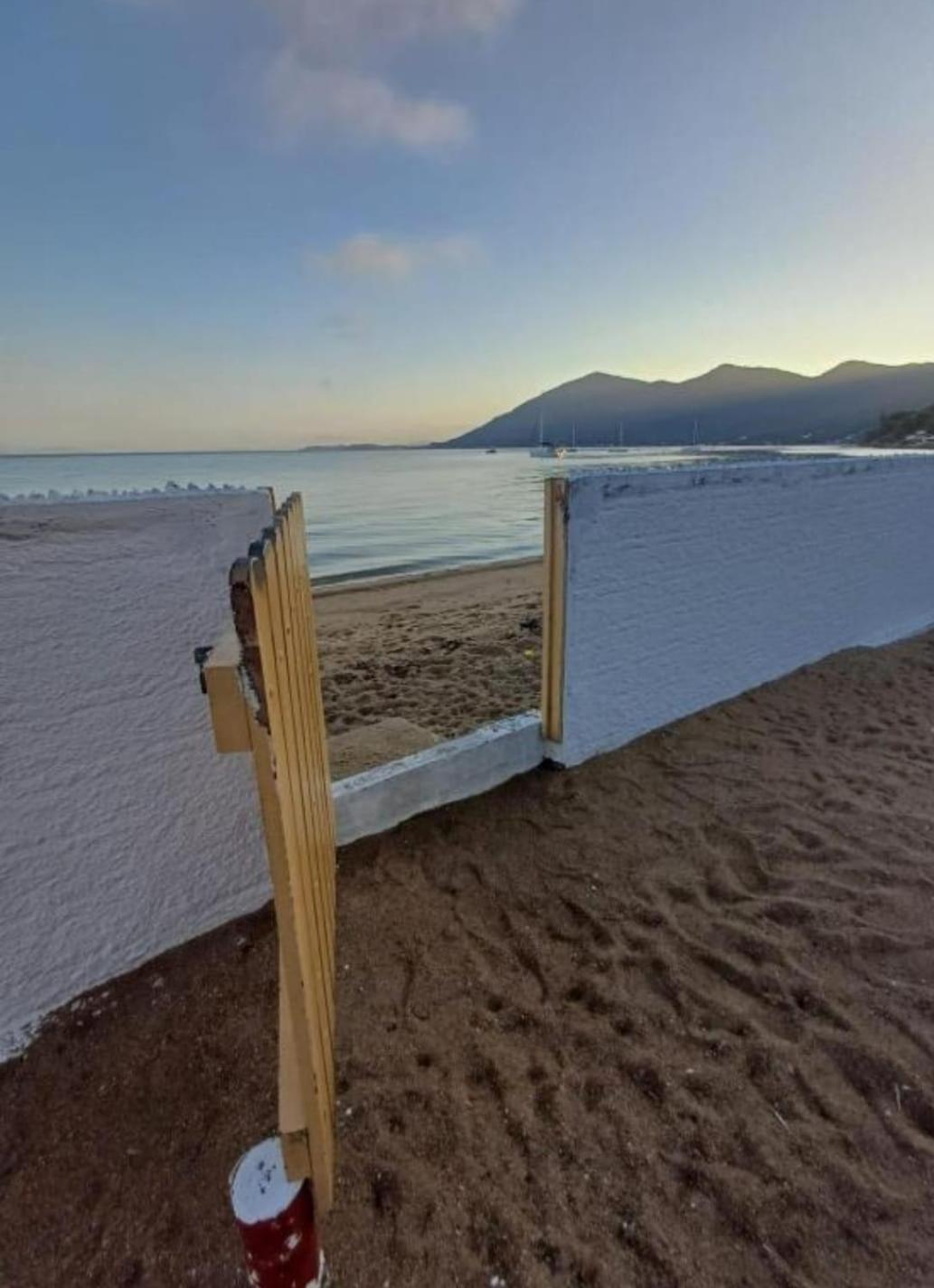 Pe Na Areia, Casa Na Praia De Frente Para O Mar Florianópolis Exterior foto